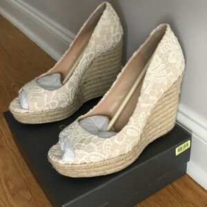 Vince Camuto wedge 5” Heel in Natural Lace, Size 10